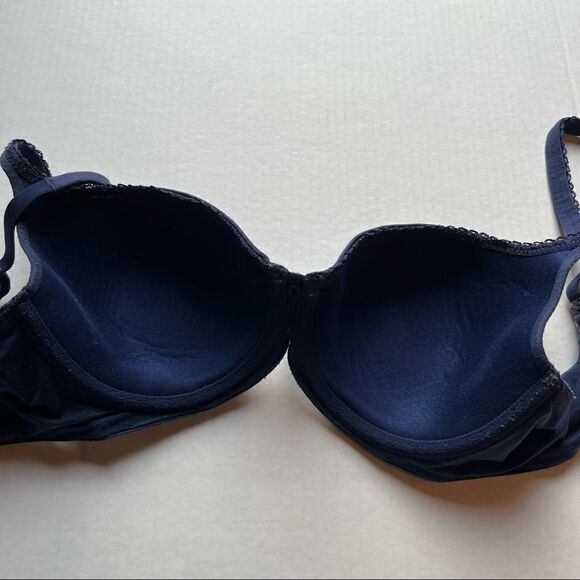 Victoria's Secret Bra 34D underwire padded lace trim adjustable straps - Picture 2 of 8